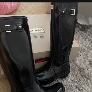 Black hunter rain boots ! - worn once literally